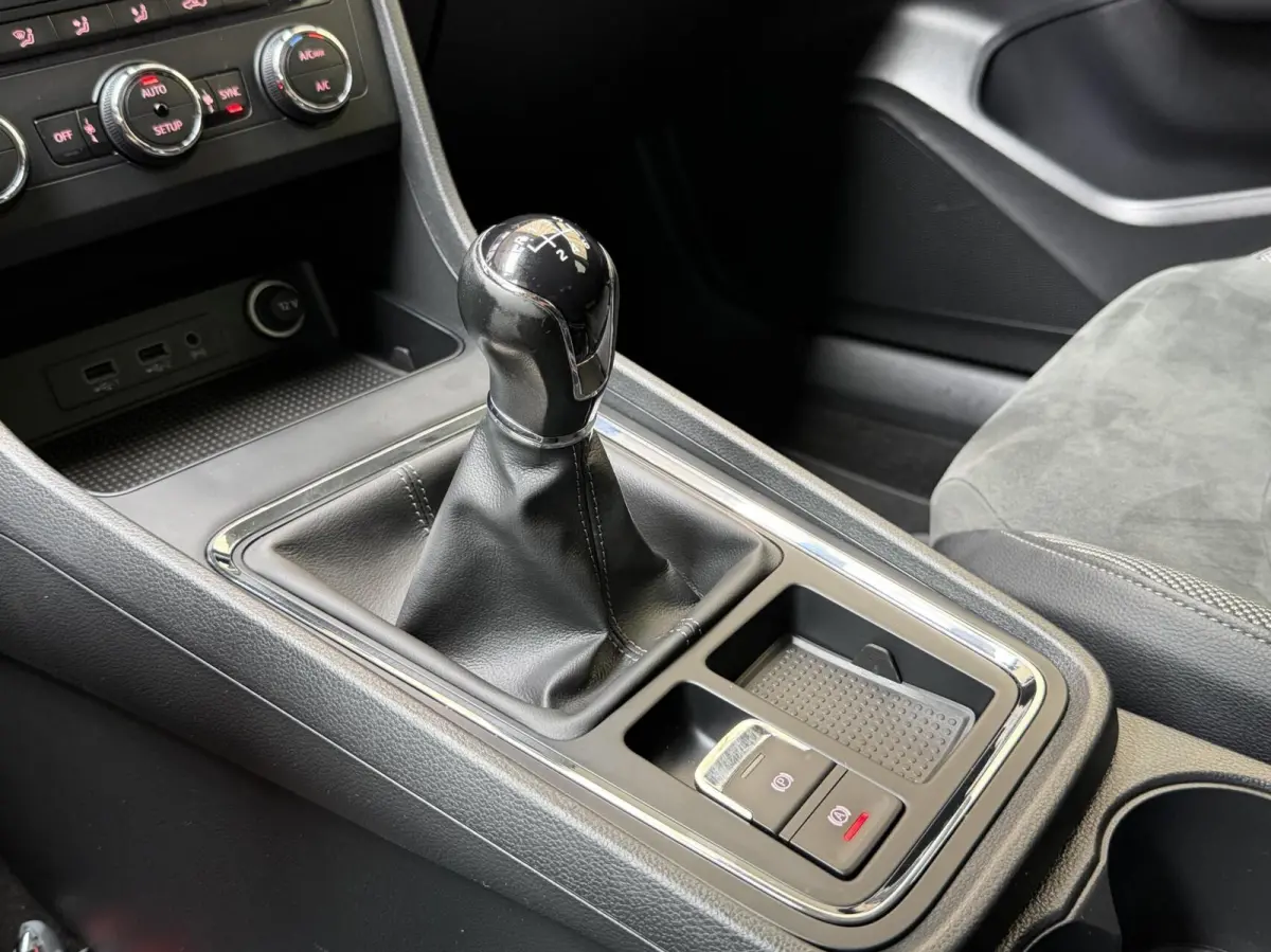 1.0 EcoTSI Style Business Intense Alcantara | Apple CarPlay/Android Auto Full-link | Achteruitrijcamera | Cruise & climate control | DAB ontvanger | Groot licht assistent | LED verlichting |