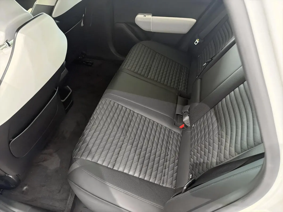 GT-Line Business Edition 81.4 kWh | Stoel- en stuurwielverwarming | Adaptieve Cruisecontrol | Privacy glass | Achteruitrijcamera | Elektrisch verstelbare voorstoelen |