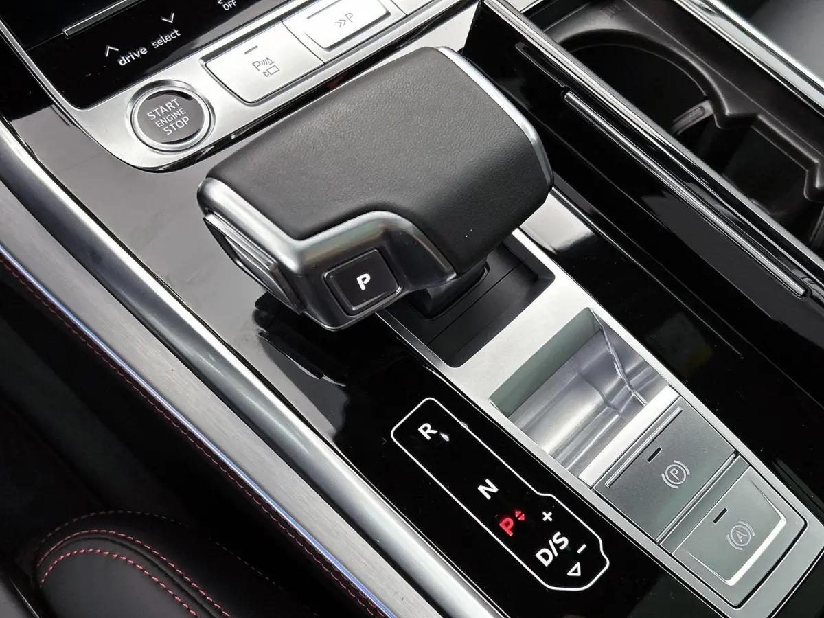 60 TFSI e quattro Pro Line S Competition 490 PK | Adaptive cruise control | Glazen panoramadak | Bang & Olufsen | Head-up display | Luchtvering | 360 graden camera | Alarm Klasse III | HD-ma