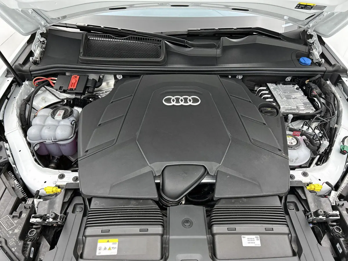 60 TFSI e quattro Pro Line S Competition 490 PK | Adaptive cruise control | Glazen panoramadak | Bang & Olufsen | Head-up display | Luchtvering | 360 graden camera | Alarm Klasse III | HD-ma
