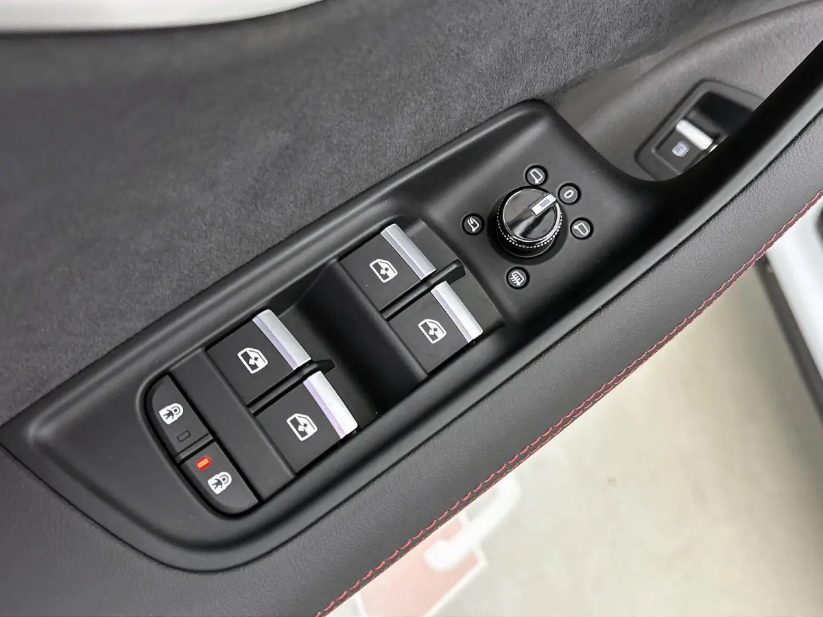 60 TFSI e quattro Pro Line S Competition 490 PK | Adaptive cruise control | Glazen panoramadak | Bang & Olufsen | Head-up display | Luchtvering | 360 graden camera | Alarm Klasse III | HD-ma