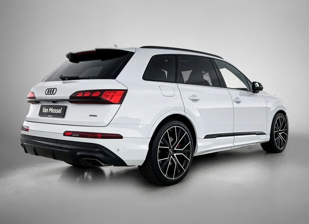 60 TFSI e quattro Pro Line S Competition 490 PK | Adaptive cruise control | Glazen panoramadak | Bang & Olufsen | Head-up display | Luchtvering | 360 graden camera | Alarm Klasse III | HD-ma
