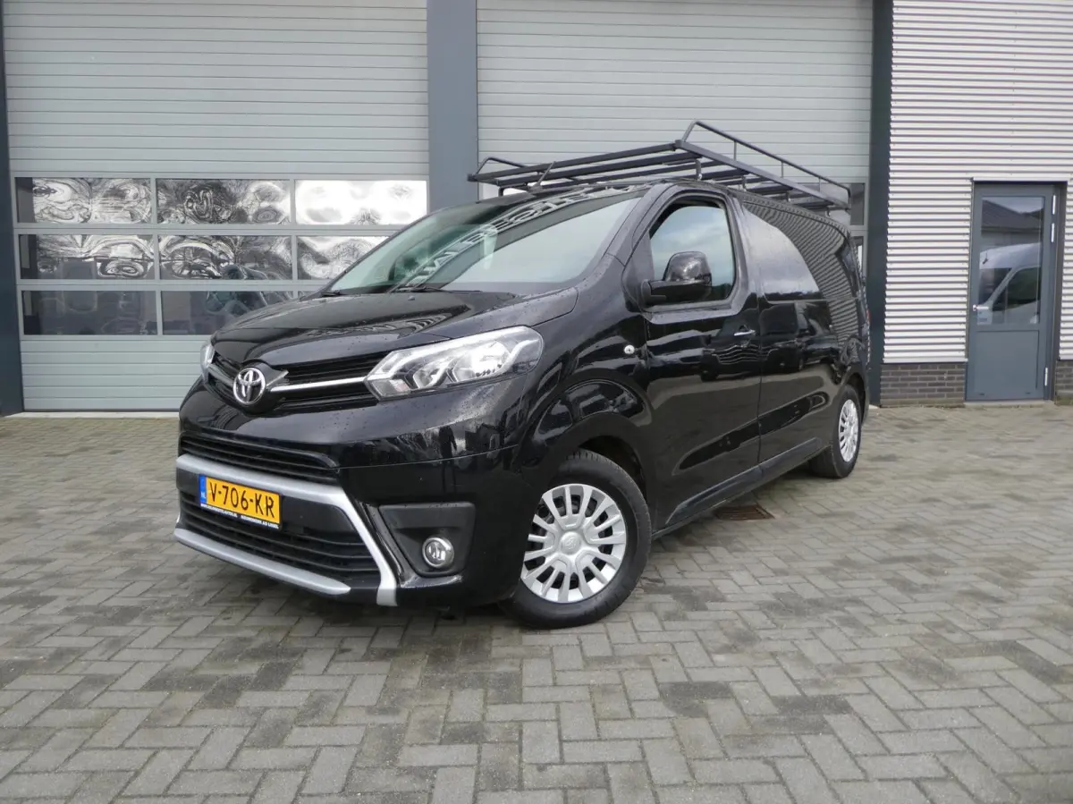 1.6 D-4D L2 Airco, Navigatie, PDC, 3-Zits.