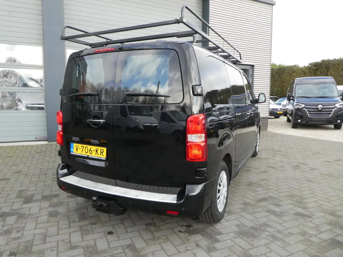 1.6 D-4D L2 Airco, Navigatie, PDC, 3-Zits.