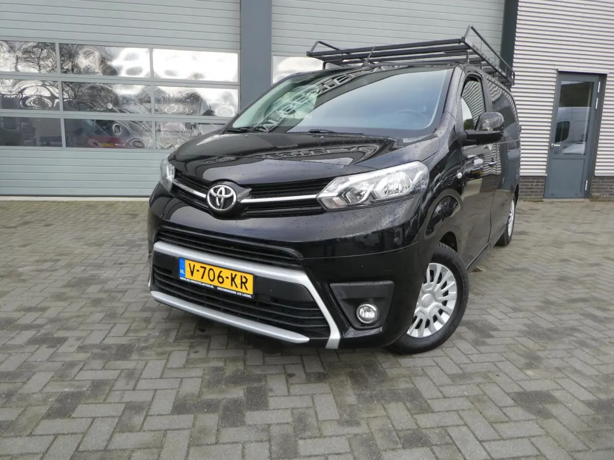 1.6 D-4D L2 Airco, Navigatie, PDC, 3-Zits.