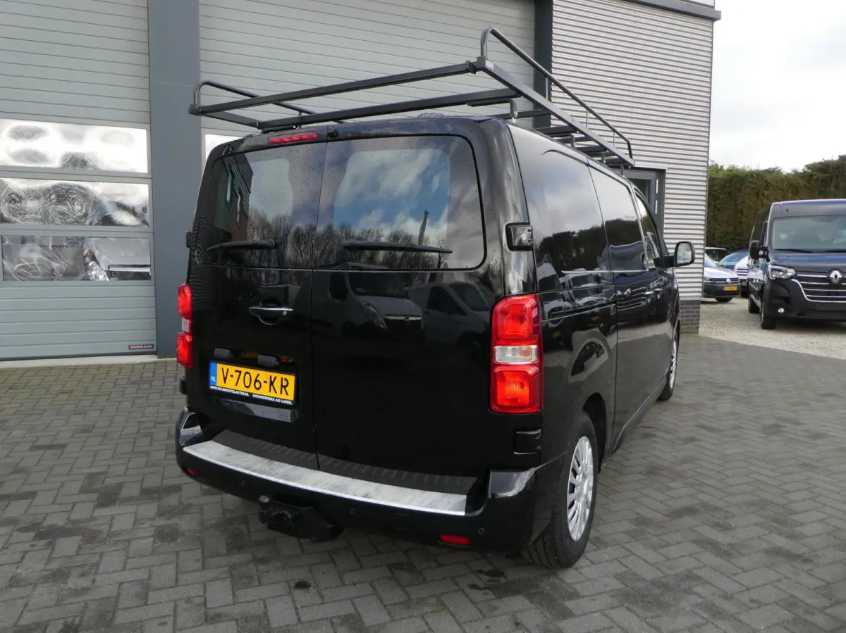 1.6 D-4D L2 Airco, Navigatie, PDC, 3-Zits.