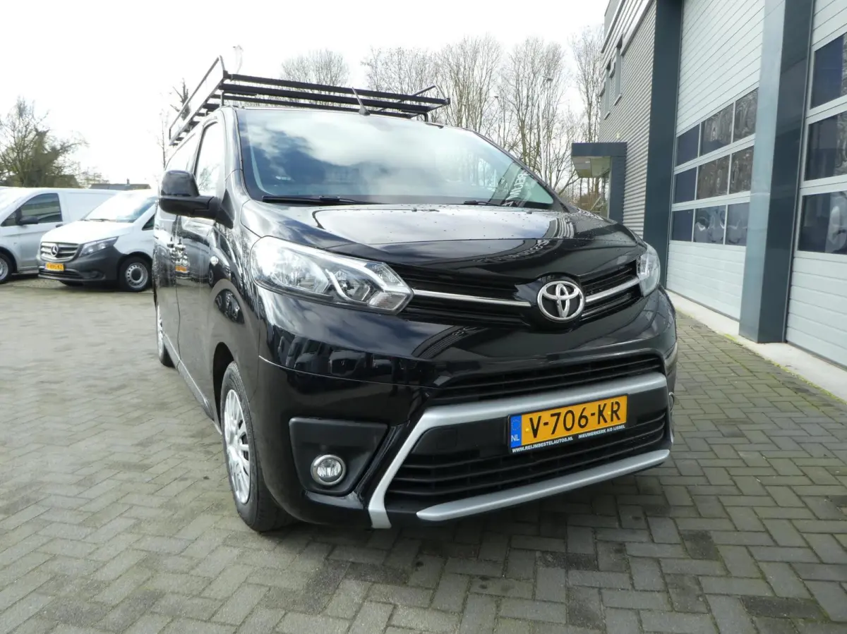 1.6 D-4D L2 Airco, Navigatie, PDC, 3-Zits.