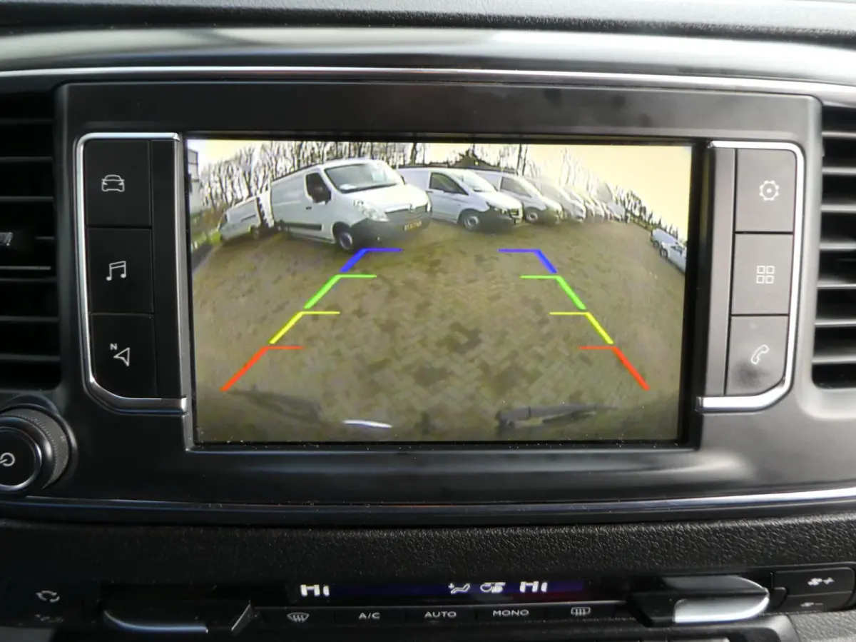 1.6 D-4D L2 Airco, Navigatie, PDC, 3-Zits.