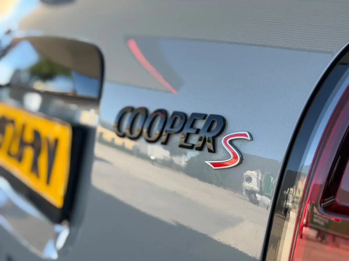 Cooper S ALL4 JCW Hammersmith (Dealer OndH, Panorama, Head-up, StoelV, Carplay, Camera, Leder, Addapt Cruise, Etc)