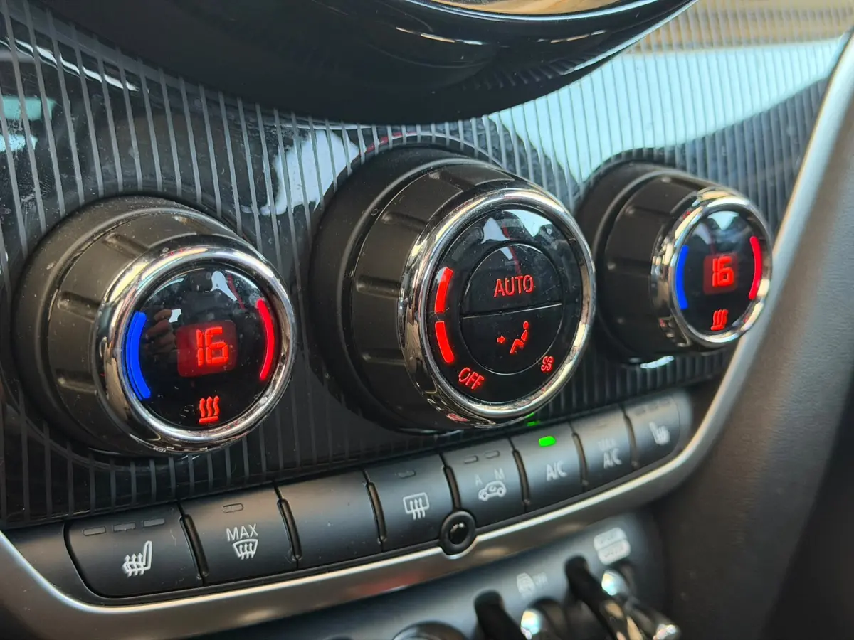 Cooper S ALL4 JCW Hammersmith (Dealer OndH, Panorama, Head-up, StoelV, Carplay, Camera, Leder, Addapt Cruise, Etc)