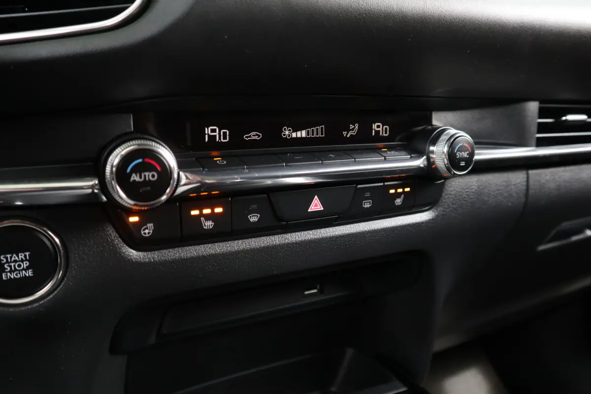2.0 e-SkyActiv-X M Hybrid Luxury Leer / 360 Camera / Head-Up / Clima / Cruise / Audio