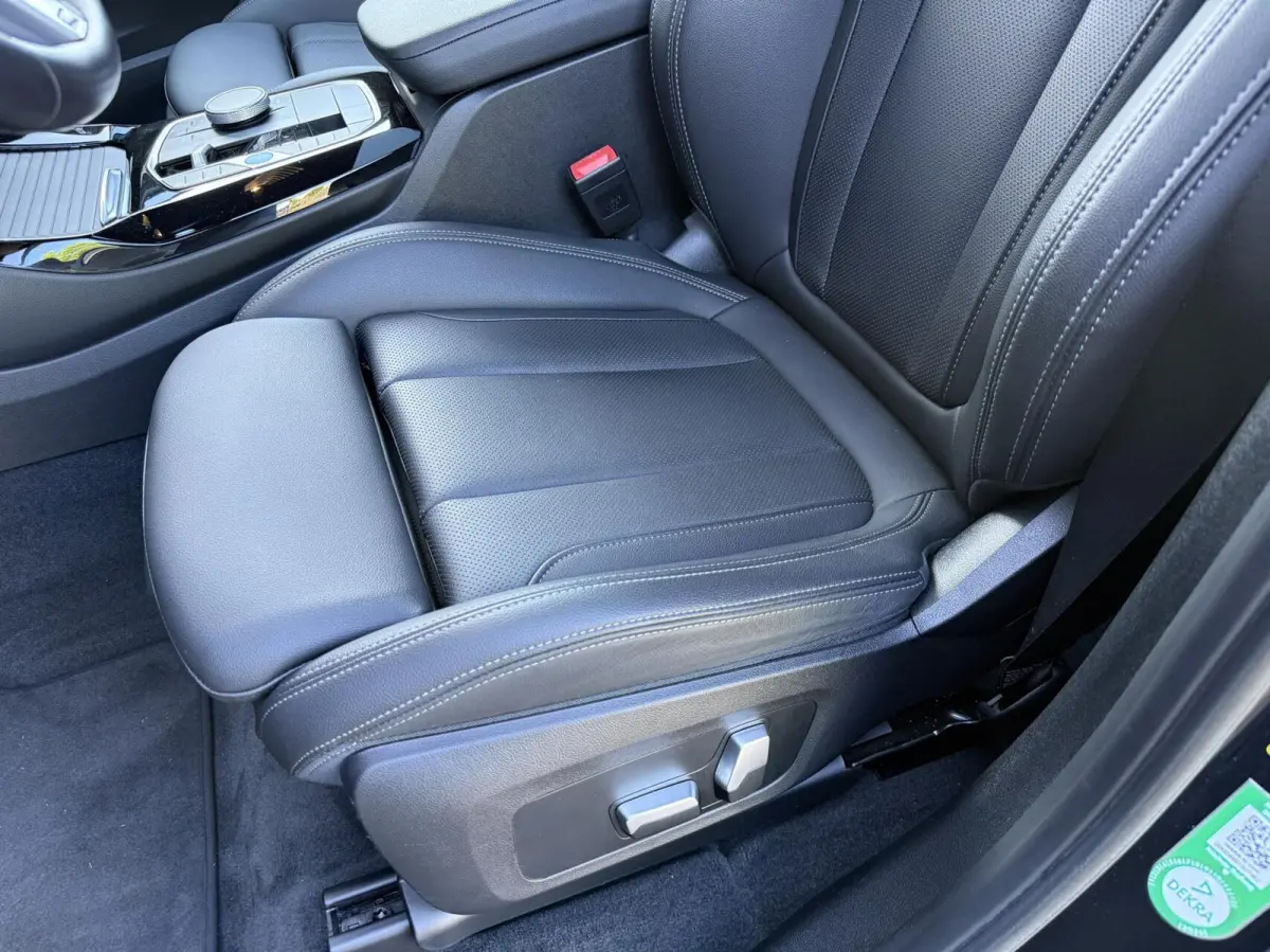 - 80 kWh M-Sport |ACC|Camera|Pano|Memory|95% SOH
