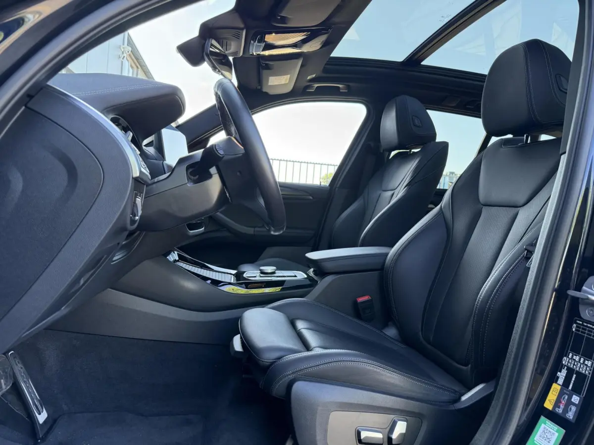 - 80 kWh M-Sport |ACC|Camera|Pano|Memory|95% SOH