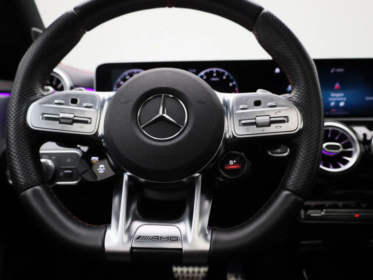 AMG 35 4MATIC Premium Plus | Automaat | Apple Carplay / Android Auto | Achteruitrijcamera | Panoramadak | Parkeersensoren |