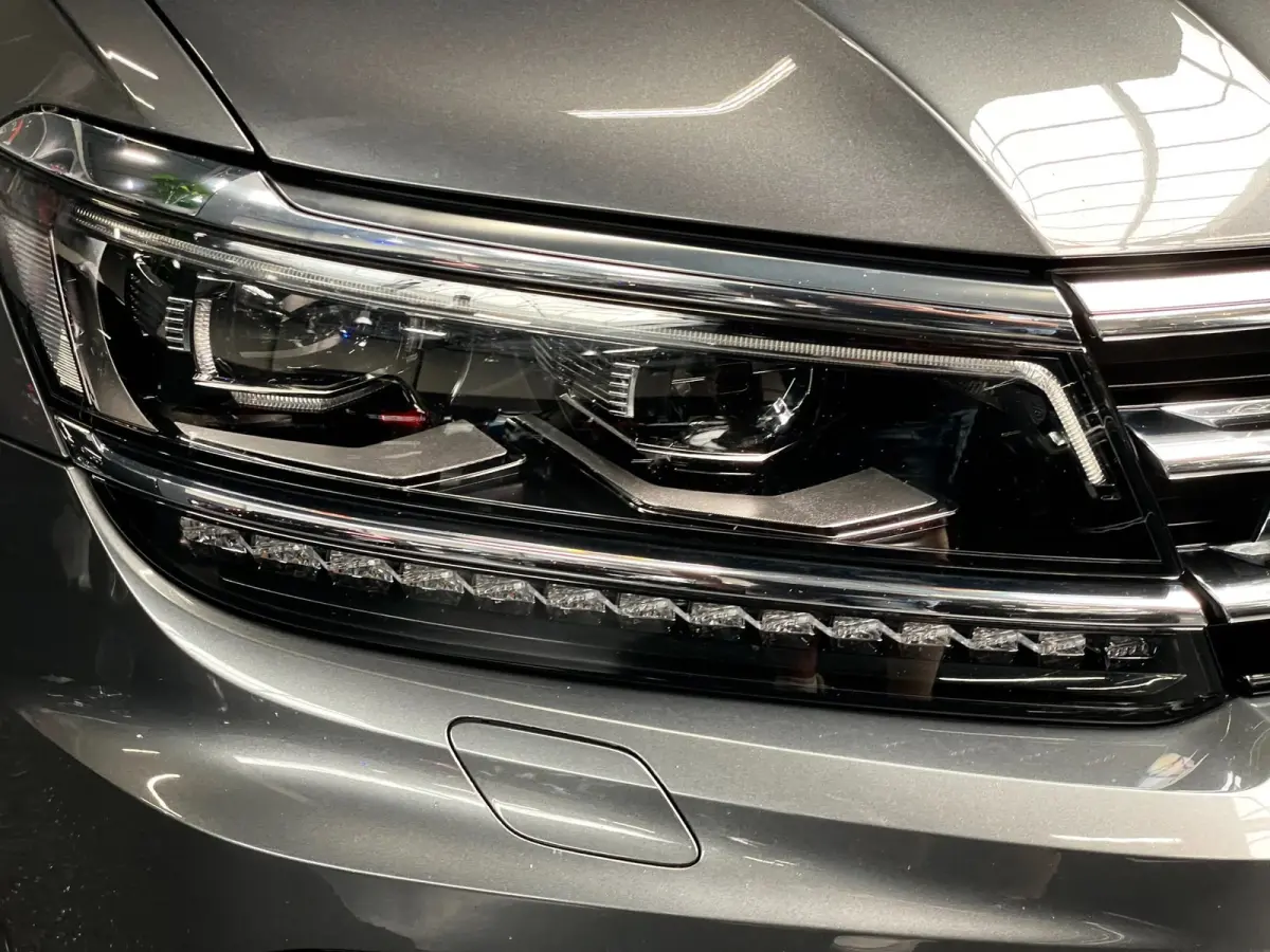 2.0 TSI 4Motion Highline R-LINE 180 PK NAVI TREKH LED