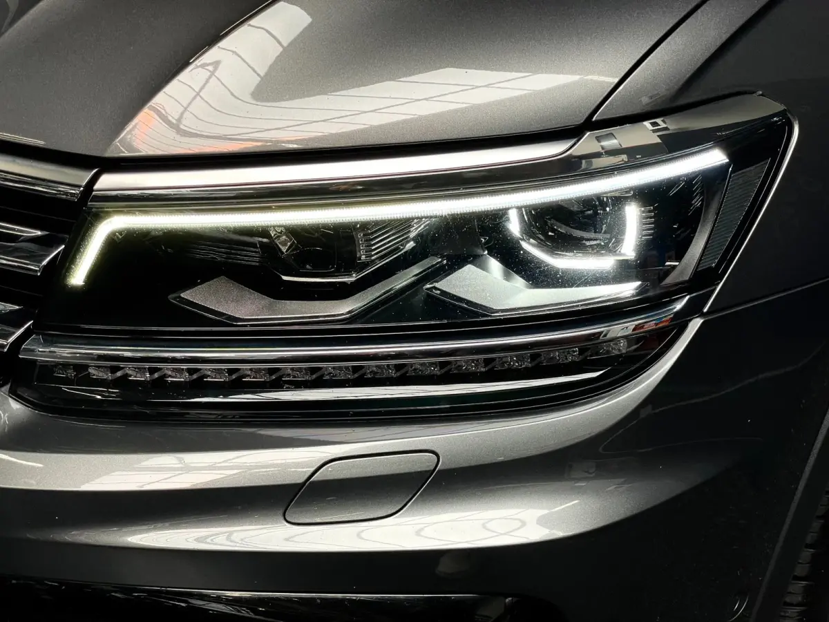 2.0 TSI 4Motion Highline R-LINE 180 PK NAVI TREKH LED