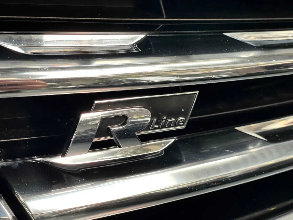 2.0 TSI 4Motion Highline R-LINE 180 PK NAVI TREKH LED