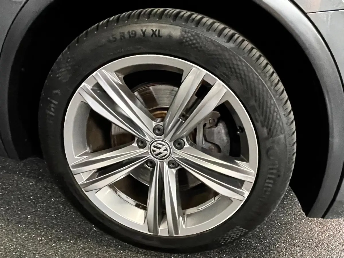 2.0 TSI 4Motion Highline R-LINE 180 PK NAVI TREKH LED