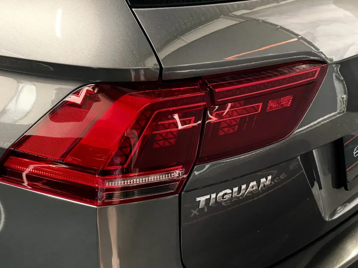 2.0 TSI 4Motion Highline R-LINE 180 PK NAVI TREKH LED