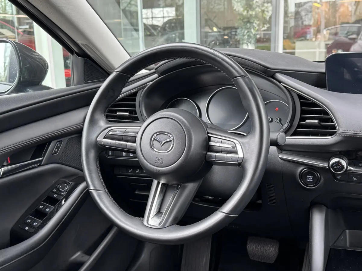 Automaat 2.0 E-SkyActiv-G 122 Camera / Leer / Navi / Apple-Android / ST-verwarming / Cruise