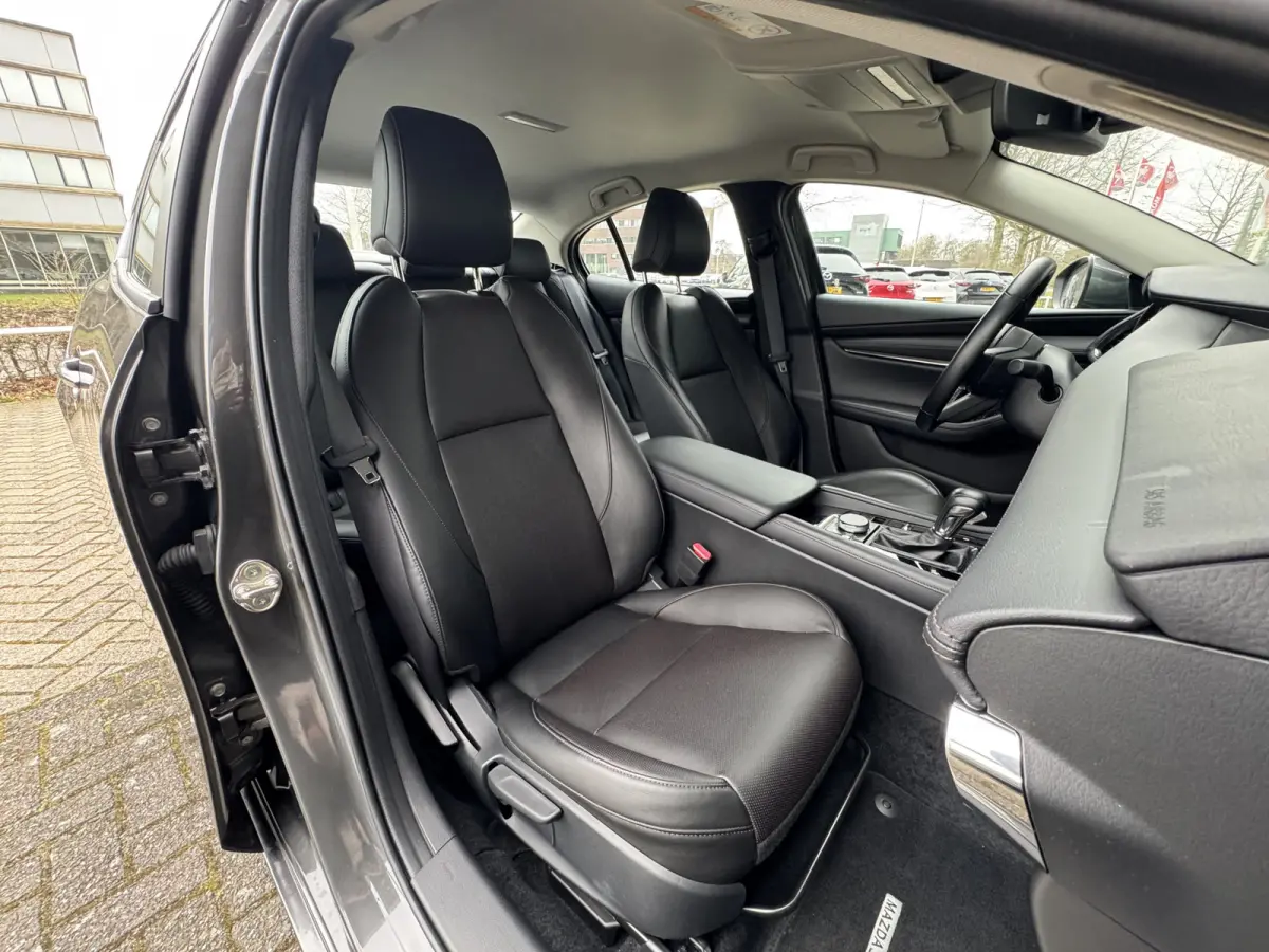 Automaat 2.0 E-SkyActiv-G 122 Camera / Leer / Navi / Apple-Android / ST-verwarming / Cruise