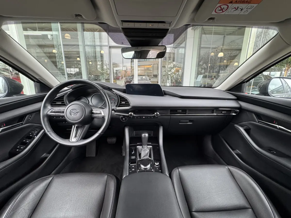 Automaat 2.0 E-SkyActiv-G 122 Camera / Leer / Navi / Apple-Android / ST-verwarming / Cruise
