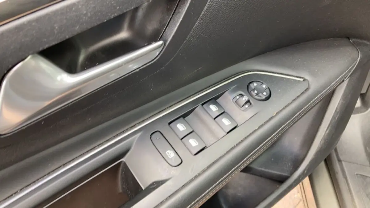 1.6 e-THP Allure 165pk | Navigatie | Cruise Control | Camera | DAB | Parkeersensoren| Achterbank in delen neerklapbaar | Apple Carplay/Android Auto|telefoonintegratie premium | Bluetooth tel