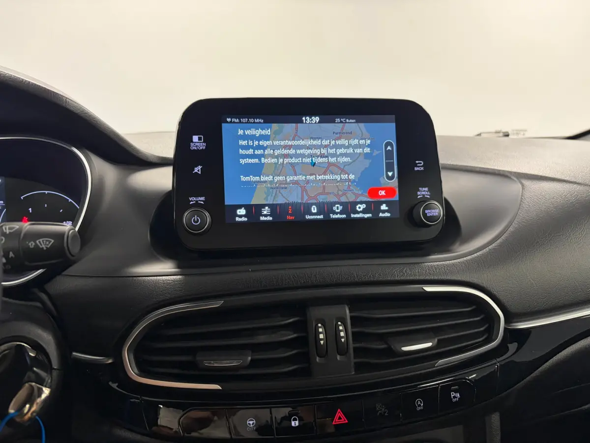 1.0 Tipo Cross*Camera*Stoelverwarming*Airco*PDC*Cruise-Control*Xenon*