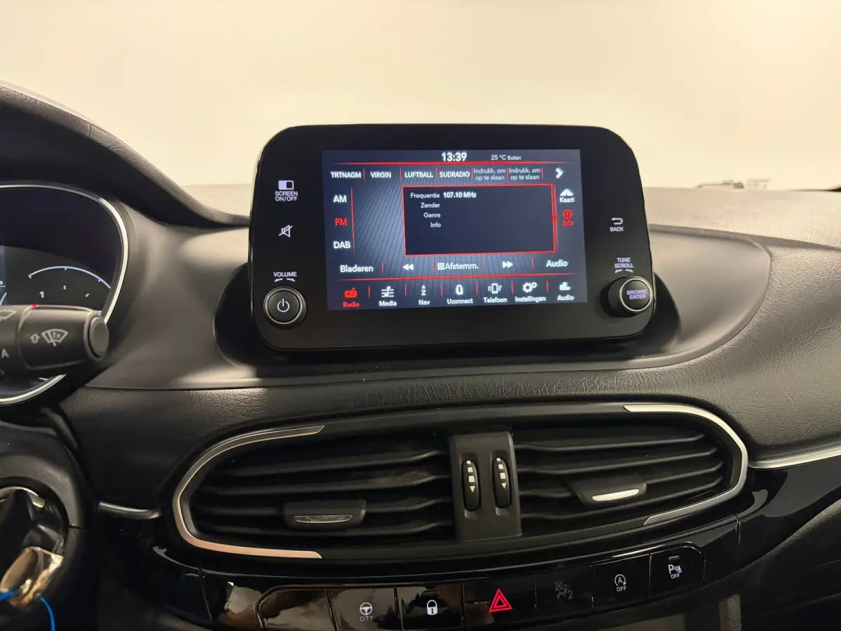 1.0 Tipo Cross*Camera*Stoelverwarming*Airco*PDC*Cruise-Control*Xenon*