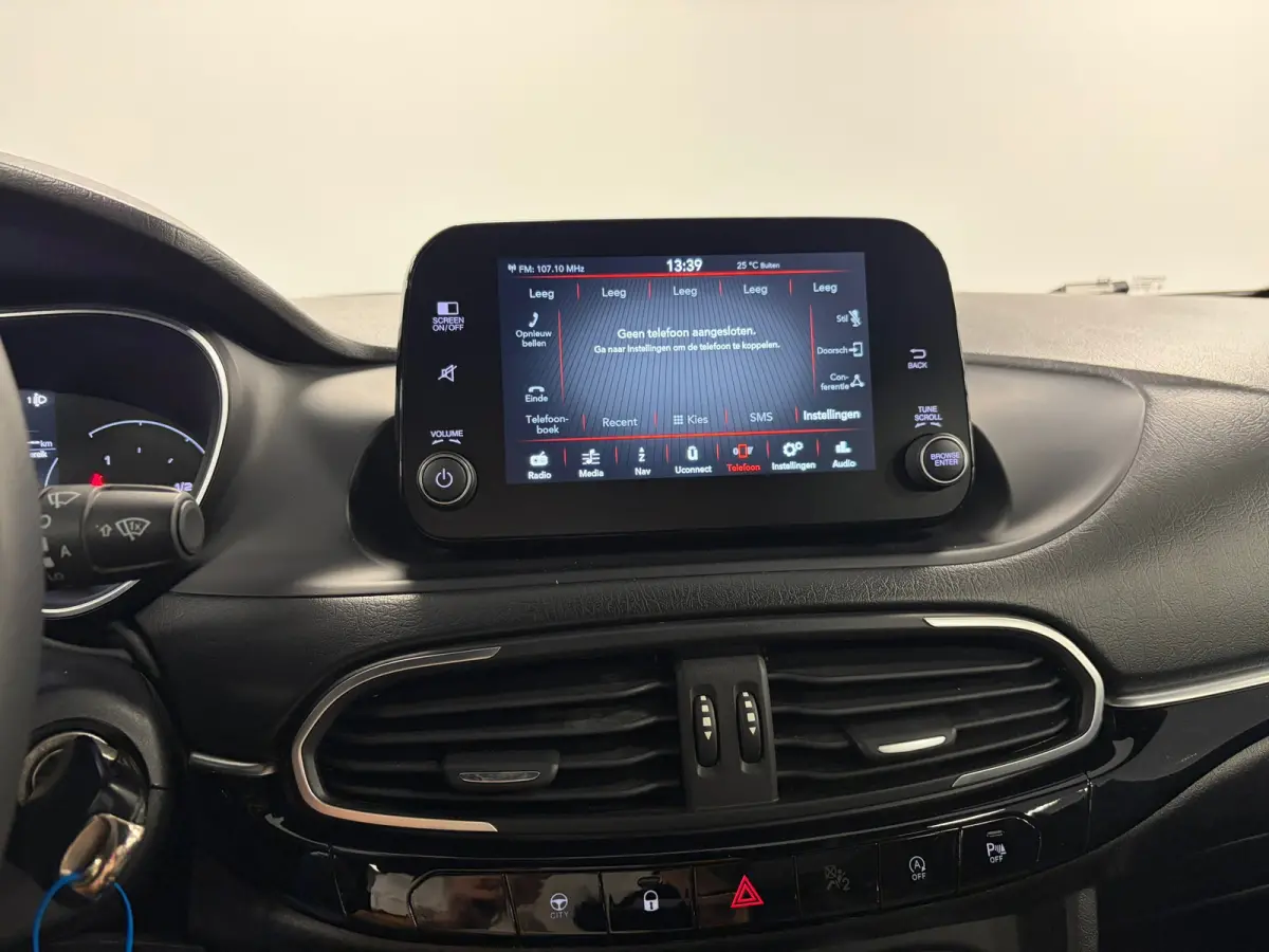 1.0 Tipo Cross*Camera*Stoelverwarming*Airco*PDC*Cruise-Control*Xenon*
