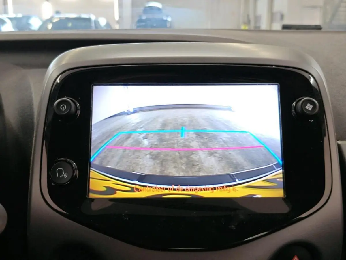 1.0 VVT-I X-PLAY I APPLE CARPLAY I ANDROID AUTO I P-CAMERA I 5-DEURS I UNIEKE KM-STAND