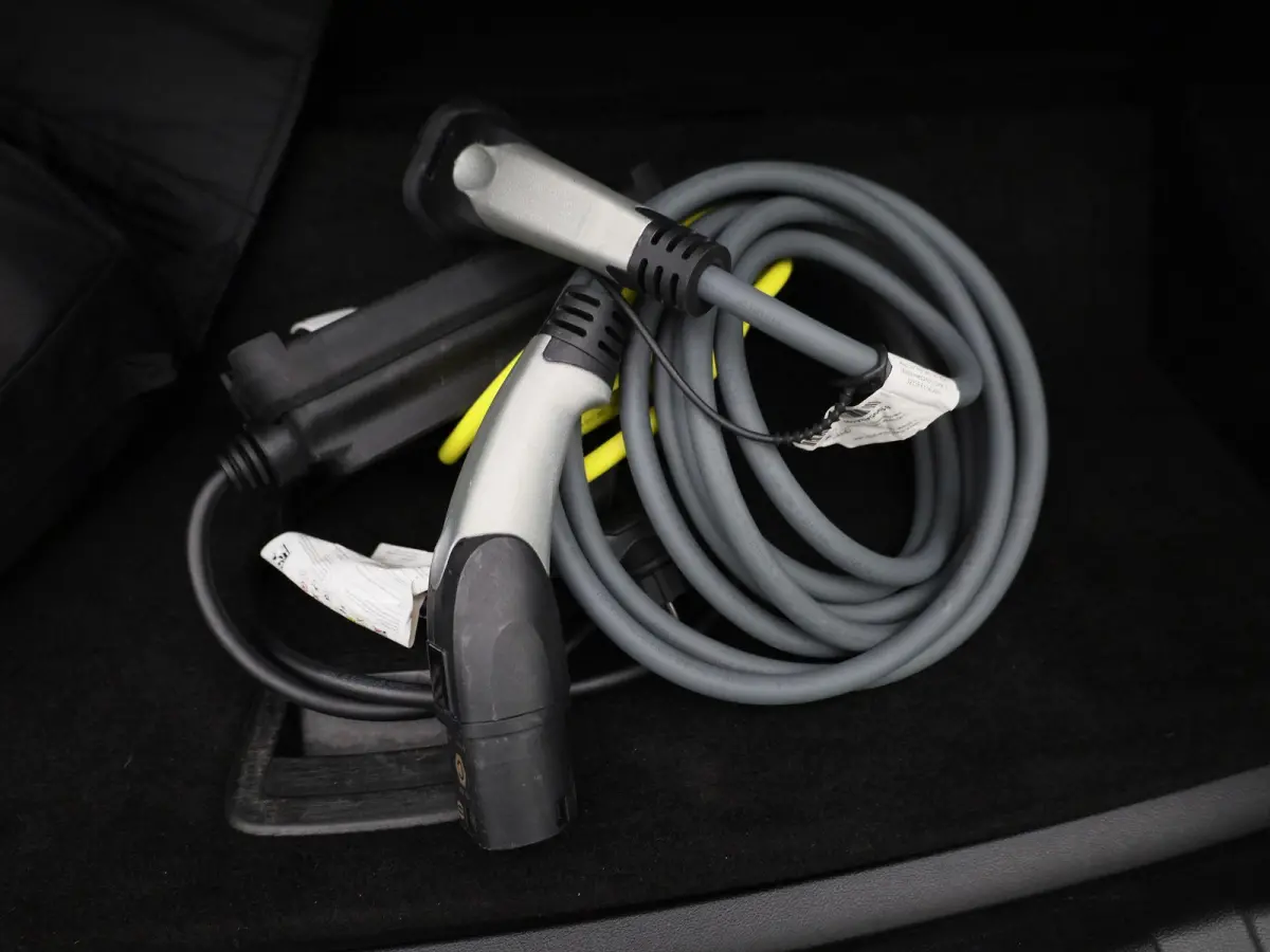 320e Business Edition Plus | Automaat | Apple Carplay / Android Auto | Panoramadak | Achteruitrijcamera | Parkeersensoren | Stoelverwarming | Stuurverwarming |