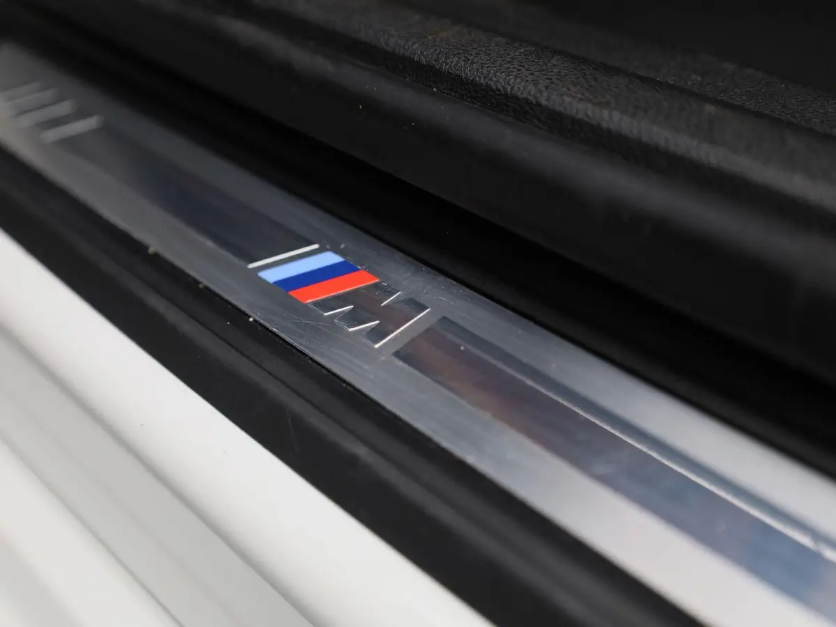 320e Business Edition Plus | Automaat | Apple Carplay / Android Auto | Panoramadak | Achteruitrijcamera | Parkeersensoren | Stoelverwarming | Stuurverwarming |