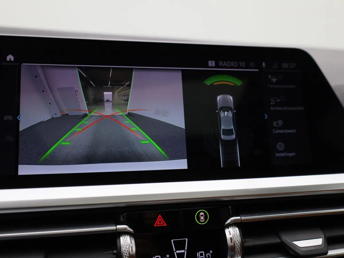 320e Business Edition Plus | Automaat | Apple Carplay / Android Auto | Panoramadak | Achteruitrijcamera | Parkeersensoren | Stoelverwarming | Stuurverwarming |