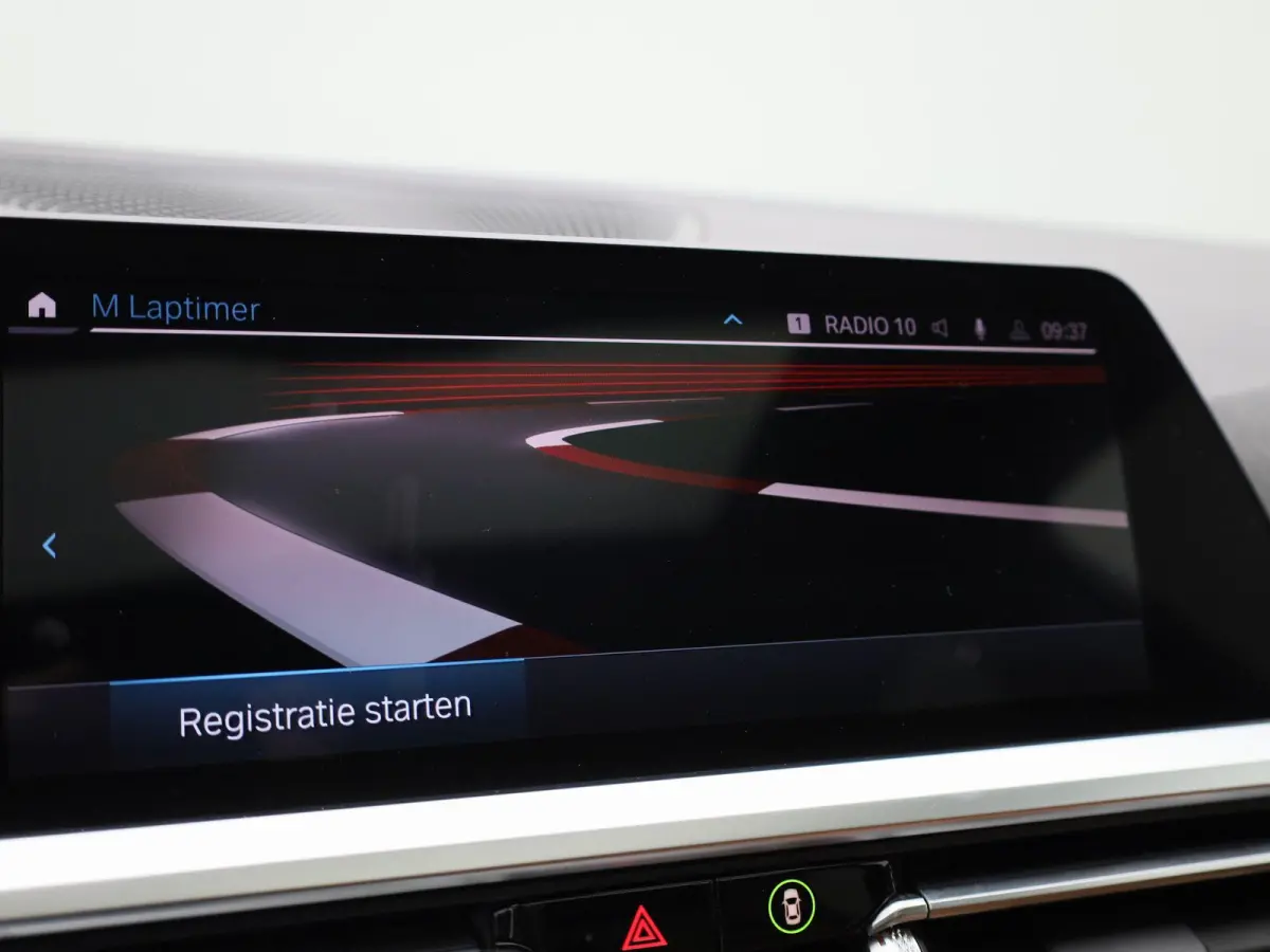 320e Business Edition Plus | Automaat | Apple Carplay / Android Auto | Panoramadak | Achteruitrijcamera | Parkeersensoren | Stoelverwarming | Stuurverwarming |