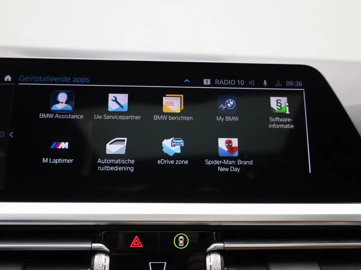 320e Business Edition Plus | Automaat | Apple Carplay / Android Auto | Panoramadak | Achteruitrijcamera | Parkeersensoren | Stoelverwarming | Stuurverwarming |