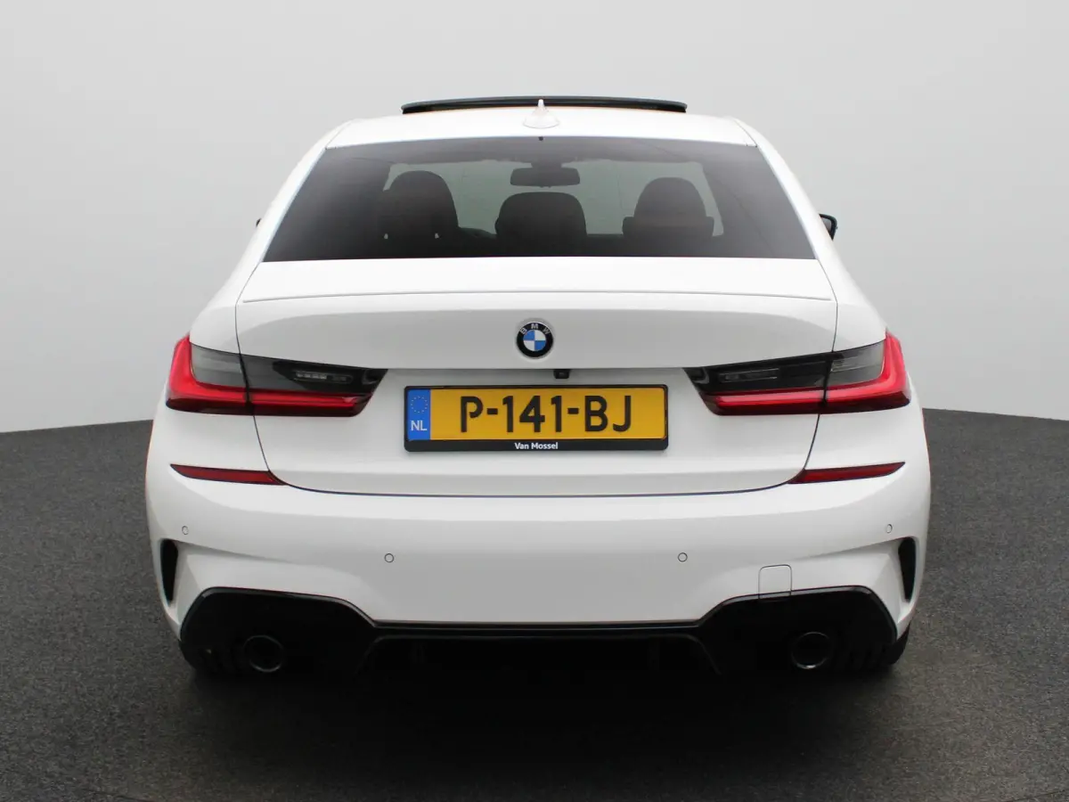 320e Business Edition Plus | Automaat | Apple Carplay / Android Auto | Panoramadak | Achteruitrijcamera | Parkeersensoren | Stoelverwarming | Stuurverwarming |