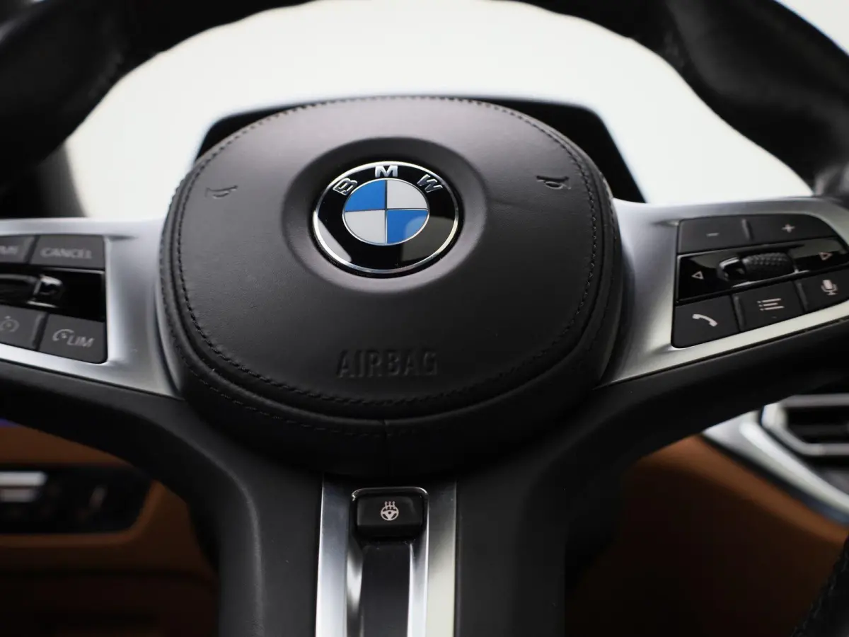 320e Business Edition Plus | Automaat | Apple Carplay / Android Auto | Panoramadak | Achteruitrijcamera | Parkeersensoren | Stoelverwarming | Stuurverwarming |