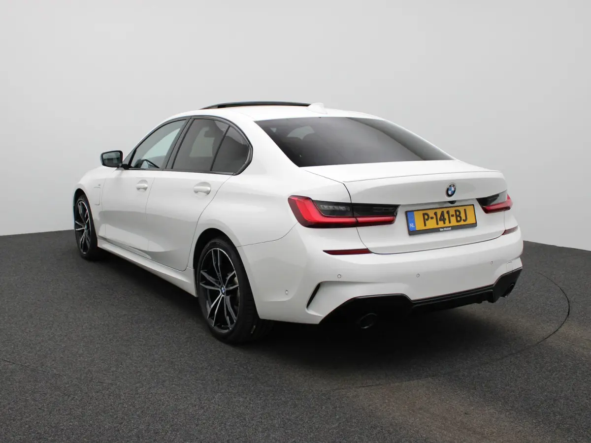 320e Business Edition Plus | Automaat | Apple Carplay / Android Auto | Panoramadak | Achteruitrijcamera | Parkeersensoren | Stoelverwarming | Stuurverwarming |