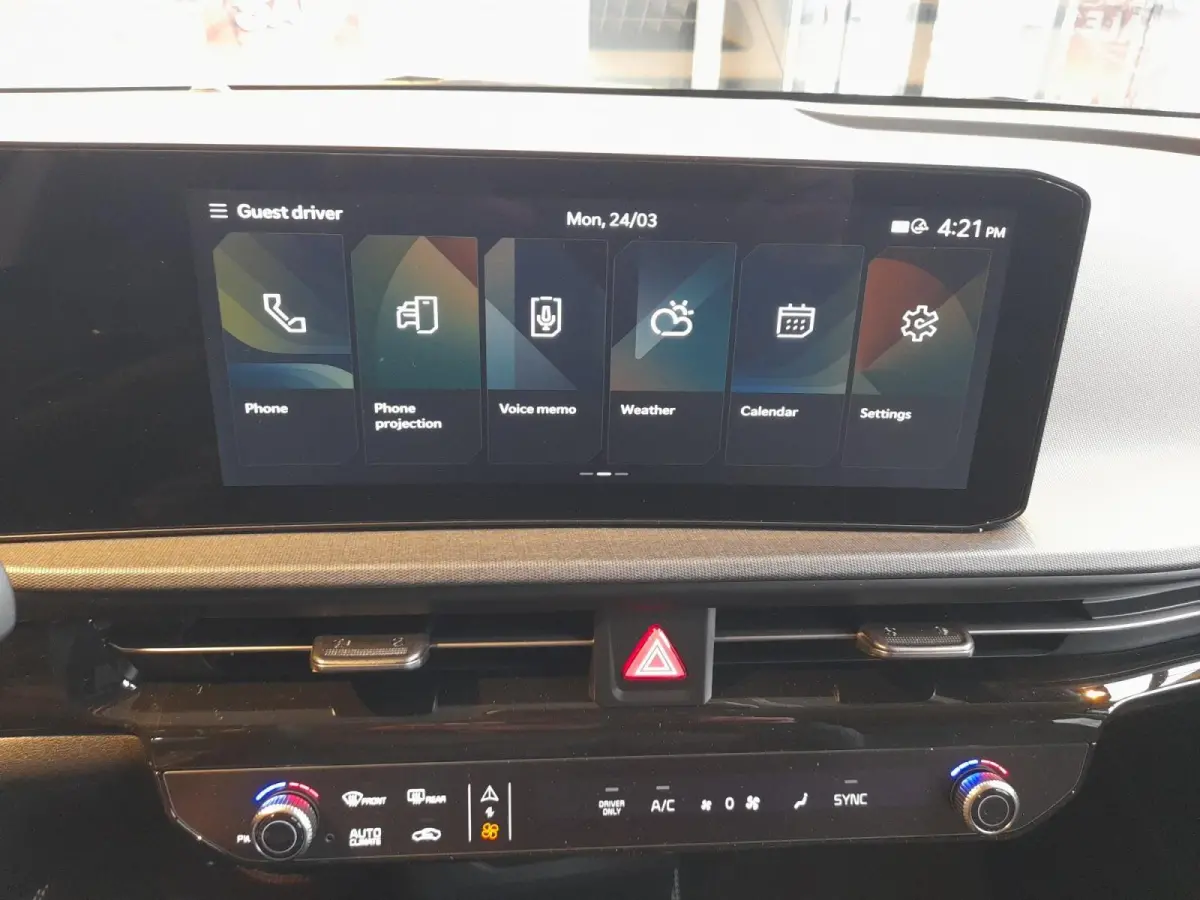 Light Edition 63 kWh Nieuw model | Navi | Camera | Accu=100% | Apple Carplay/Android Auto | Fabrieksgarantie t/m 30-4-2032 + 3x 1 jaar* | NAP