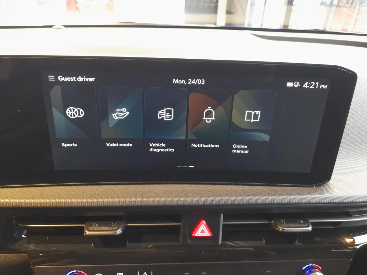 Light Edition 63 kWh Nieuw model | Navi | Camera | Accu=100% | Apple Carplay/Android Auto | Fabrieksgarantie t/m 30-4-2032 + 3x 1 jaar* | NAP