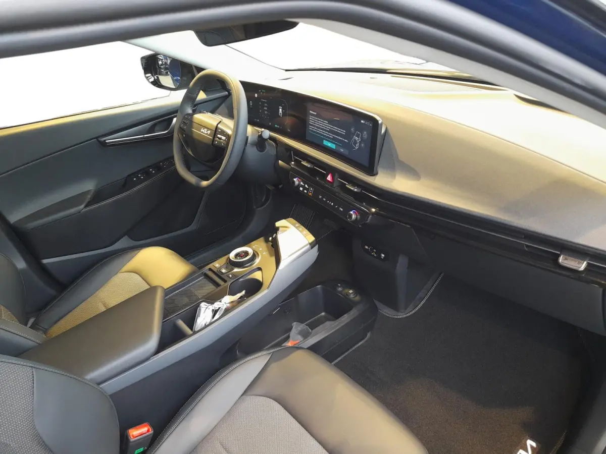 Light Edition 63 kWh Nieuw model | Navi | Camera | Accu=100% | Apple Carplay/Android Auto | Fabrieksgarantie t/m 30-4-2032 + 3x 1 jaar* | NAP