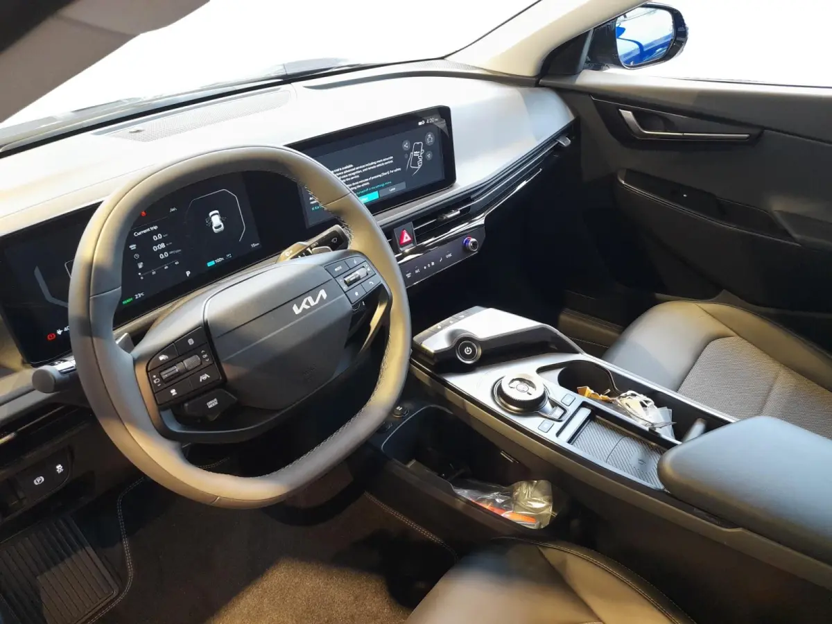 Light Edition 63 kWh Nieuw model | Navi | Camera | Accu=100% | Apple Carplay/Android Auto | Fabrieksgarantie t/m 30-4-2032 + 3x 1 jaar* | NAP