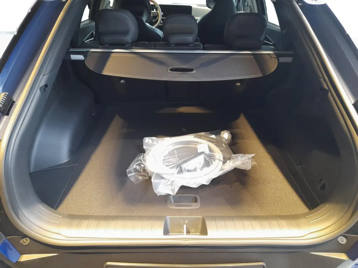 Light Edition 63 kWh Nieuw model | Navi | Camera | Accu=100% | Apple Carplay/Android Auto | Fabrieksgarantie t/m 30-4-2032 + 3x 1 jaar* | NAP