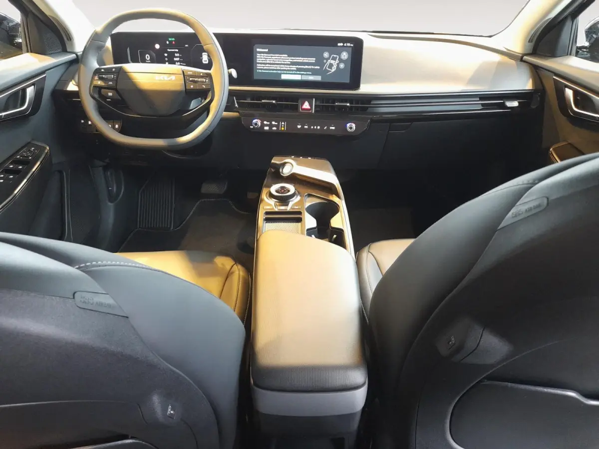 Light Edition 63 kWh Nieuw model | Navi | Camera | Accu=100% | Apple Carplay/Android Auto | Fabrieksgarantie t/m 30-4-2032 + 3x 1 jaar* | NAP
