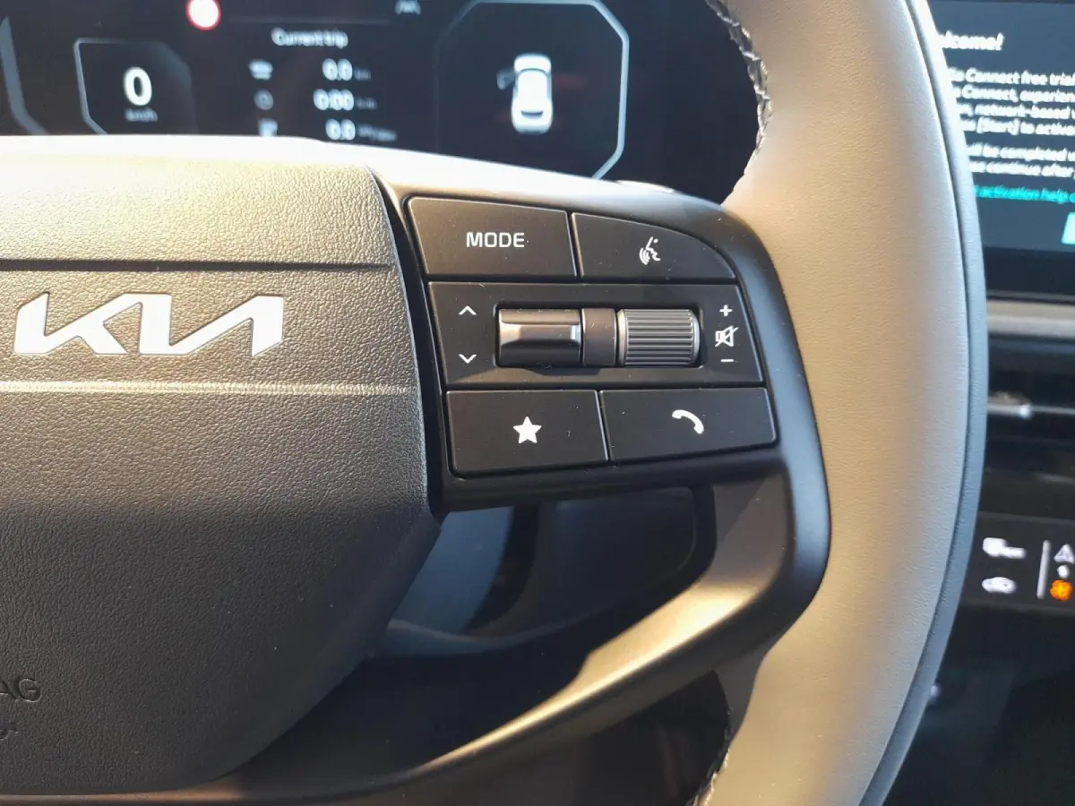 Light Edition 63 kWh Nieuw model | Navi | Camera | Accu=100% | Apple Carplay/Android Auto | Fabrieksgarantie t/m 30-4-2032 + 3x 1 jaar* | NAP