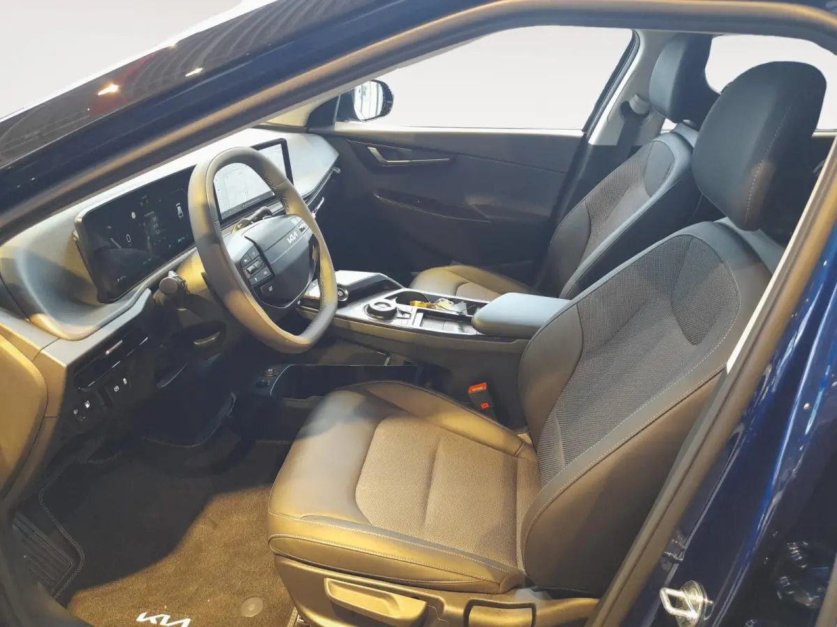 Light Edition 63 kWh Nieuw model | Navi | Camera | Accu=100% | Apple Carplay/Android Auto | Fabrieksgarantie t/m 30-4-2032 + 3x 1 jaar* | NAP