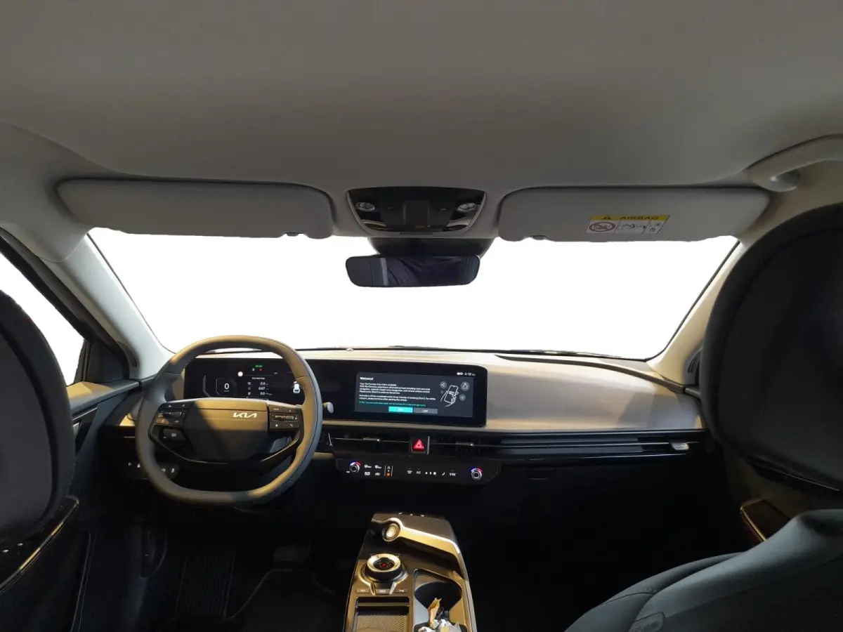 Light Edition 63 kWh Nieuw model | Navi | Camera | Accu=100% | Apple Carplay/Android Auto | Fabrieksgarantie t/m 30-4-2032 + 3x 1 jaar* | NAP