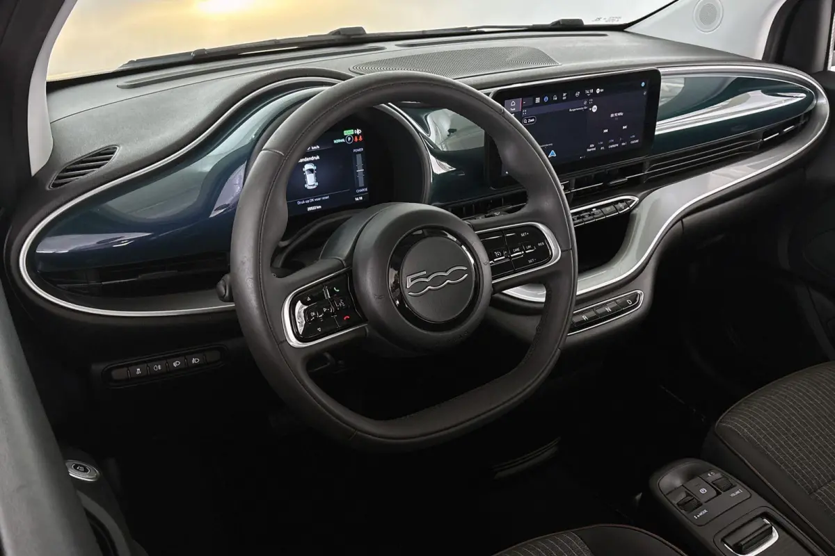 Icon 42 kWh Camera Apple CarPlay Keyless 16"