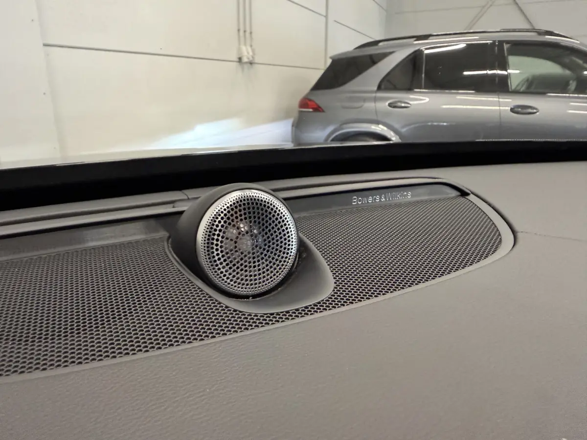 T8 Recharge AWD R-Design PANO/B&W/TREKHAAK/360CAMERA/22'/SOH 97,3%/HEAD-UP/STANDKACHEL/MEMORY/GOOGLE/R-DESIGN VOL LEER/DONKERE-HEMEL/BLACK ALL BLACK/VOLLEDIG VOLVO DEALER HISTORIE